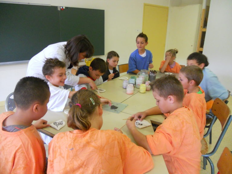 atelier-poterie-ecole-saint-vallier.jpg