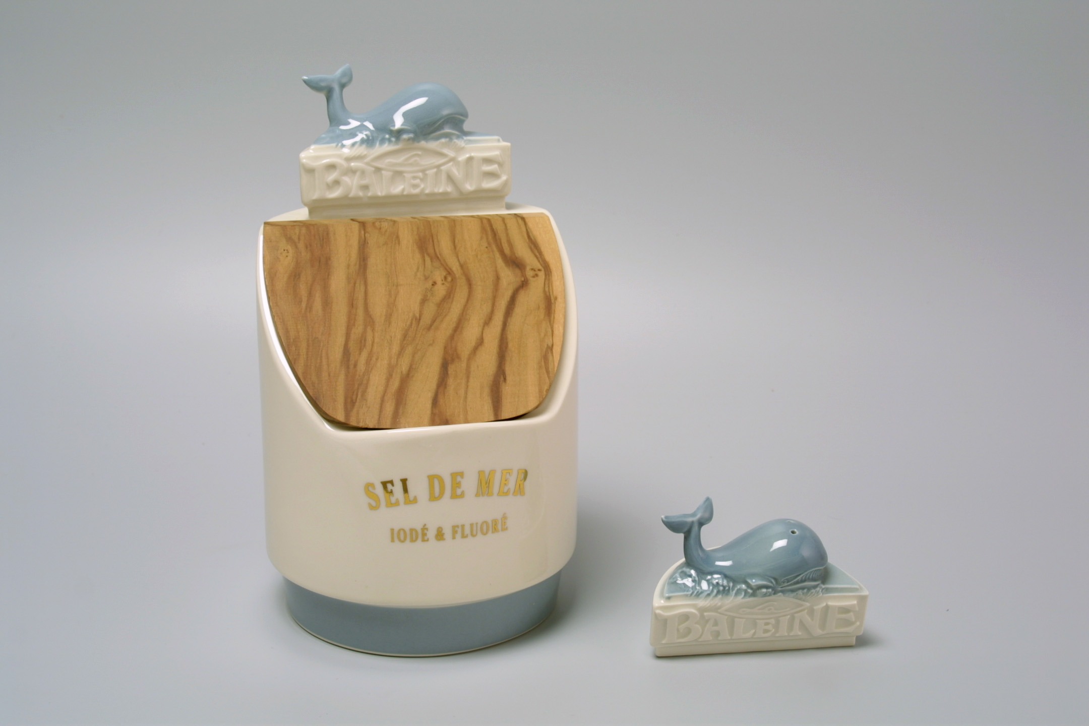 boite-sel-mer-baleine-revol-porcelaine-saint-uze.jpg