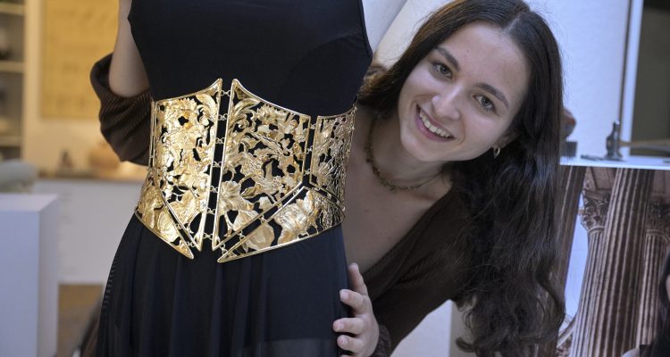 marianne-blengino-corsert-amazone-ateliers-art-france